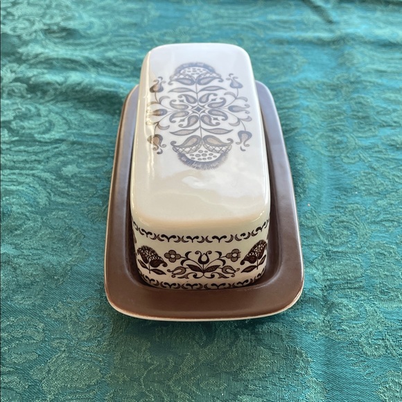 Wellesley Ceramic Butter Dish by Wood & Sons - Picture 7 of 8